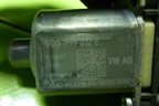 Моторчик стеклоподъёмника задний правый (5Q0959812E) для Skoda Octavia (A7) с 2013г (Октавия)