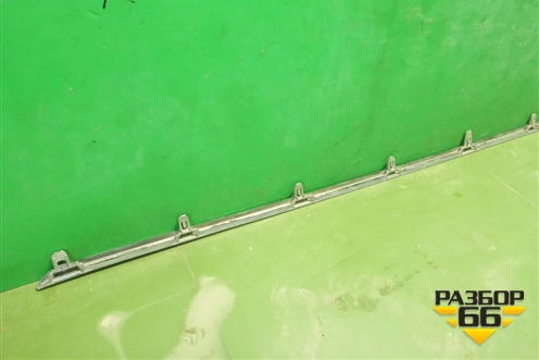 Накладка на порог наружная правая (хром) (7585733010) для Toyota Camry V70 с 2017г (Камри)