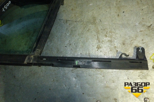 Стекло двери передней правой форточка (9202N9) для Peugeot 3008 с 2010-2016г