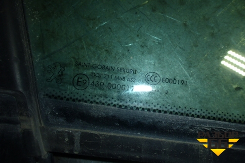 Стекло двери передней правой форточка (9202N9) для Peugeot 3008 с 2010-2016г