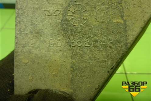 Кронштейн генератора (1.4л F14D3 нижний) (96352142) для Chevrolet Lacetti с 2003г (Лачетти)