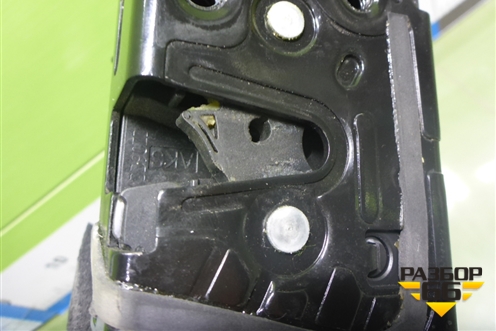 Замок двери задней левой (5K4839015R) для Skoda Yeti с 2009г (Етти)