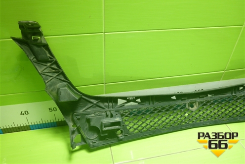 Решетка в передний бампер центральная (A1668800103) для Mercedes Benz ML-Klass W166 c 2011г (МЛ)