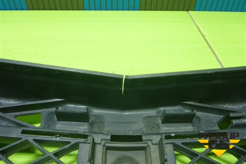 Решетка в передний бампер центральная (A1668800103) для Mercedes Benz ML-Klass W166 c 2011г (МЛ)