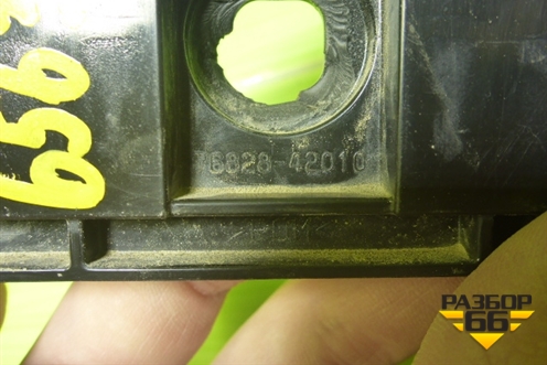 Кронштейн накладки (Накладки двери багажника после 2015г) (7682842010) для Toyota Rav-4 с 2012-2019г (Рав 4)