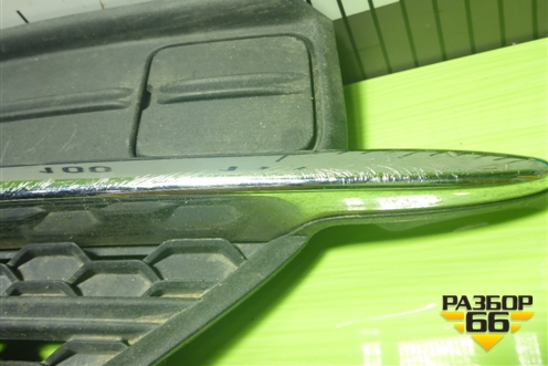 Решетка в передний бампер правая (31383442) для Volvo XC90 с 2015г (ХС90)