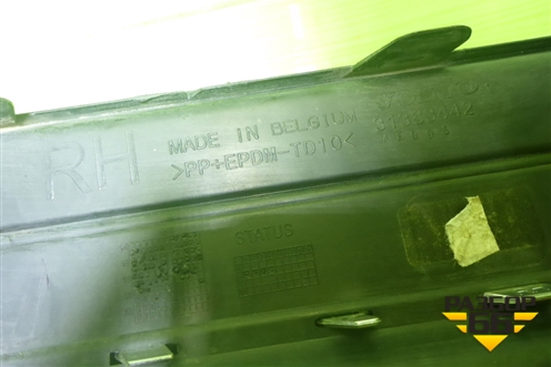 Решетка в передний бампер правая (31383442) для Volvo XC90 с 2015г (ХС90)