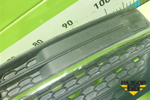 Решетка в передний бампер правая (31383442) для Volvo XC90 с 2015г (ХС90)