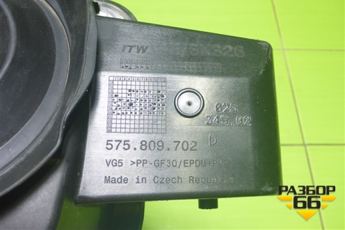 Лючок бензобака (575809702) для Skoda Karoq с 2017г (Карок)