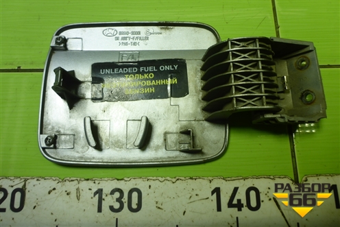 Лючок бензобака (695103D001) для Hyundai Sonata-5 с 2001г (Соната)