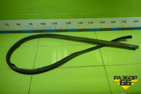 Уплотнитель на кузов левый для Renault Logan с 2004-2015г (Логан)