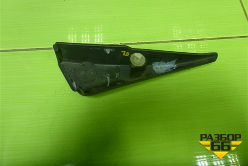 Накладка двери передней левой уголок (MR951579) для Mitsubishi Colt с 2004г