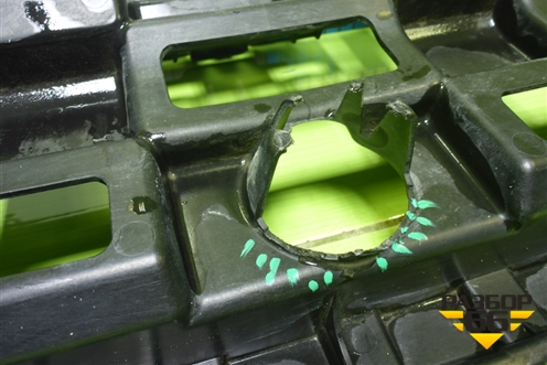 Кронштейн заднего бампера центральный (51127425449) для BMW X6 G06 с 2019г (Х6 Г06)