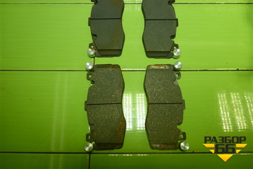 Колодки тормозные передние (новые) (34117852969) для BMW X5 F15 с 2013г (Х5 Ф15)