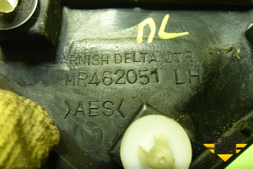 Накладка переднего крыла левого (уголок) (MR462051) для Mitsubishi Lancer-9  с 2003-2008г (Лансер)