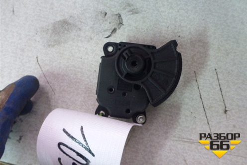 Моторчик заслонки отопителя (P1975001UB42) для Peugeot 3008 с 2010-2016г