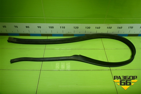 Уплотнитель на кузов левый для Renault Logan с 2004-2015г (Логан)