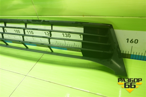 Решетка в передний бампер центральная (до 2016г) (5311202470) для Toyota Corolla (E18) с 2012-2019г (Королла 180)