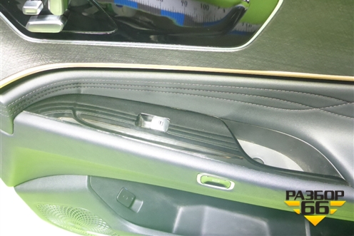 Обшивка двери передней правой под электрику (403002905AAABK) для Jaecoo J8 c 2024г (Джей8)