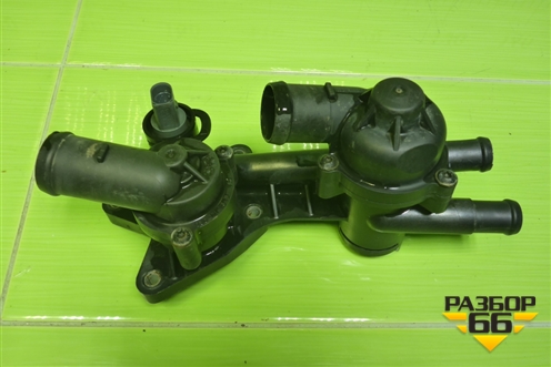 Корпус термостата (03C121026M) для Volkswagen Polo (седан) с 2010г (Поло)