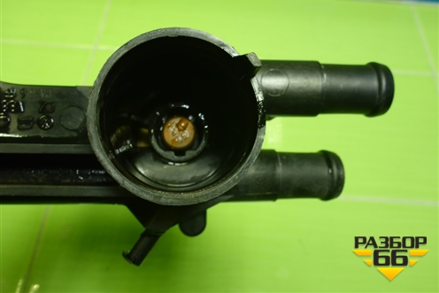 Корпус термостата (03C121026M) для Volkswagen Polo (седан) с 2010г (Поло)