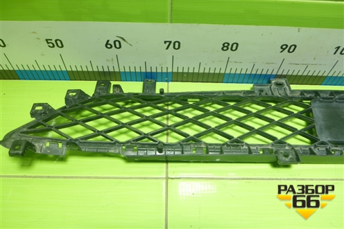 Решетка в передний бампер центральная для Genesis GV80 с 2020г (ГВ80)