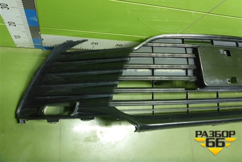 Решетка в передний бампер центральная (после 2020г) (5311306240) для Toyota Camry V70 с 2017г (Камри)