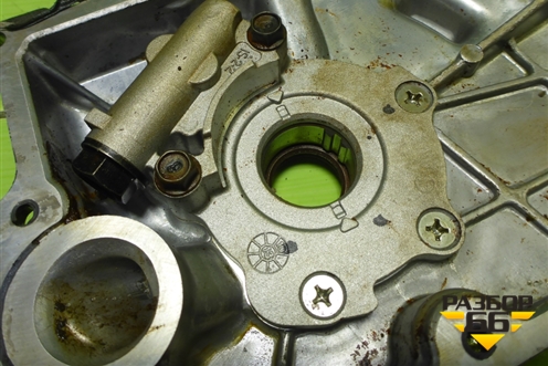 Крышка двигателя передняя (с маслянным насосом 1.6л G4FC) (213502B001) для Kia Rio с 2011-2016г (Рио 3)