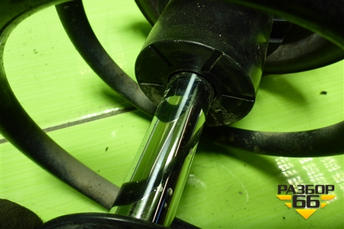 Амортизатор передний левый (546512W450) для Hyundai Santa Fe с 2012-2018г (Санта Фе)