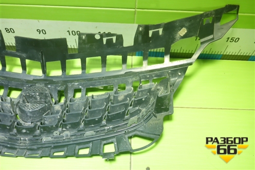 Решетка радиатора (до 2012г) (13266577) для Opel Astra J с 2009г (Астра Джей)