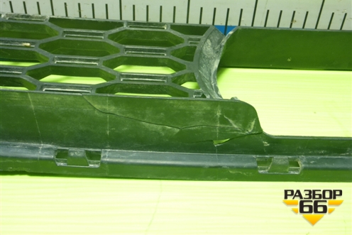 Решетка в передний бампер центральная (51118064600) для BMW X3 G01 с 2017г (Х3 Г01)