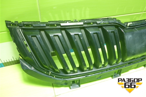 Решетка радиатора (57A853653B) для Skoda Karoq с 2017г (Карок)