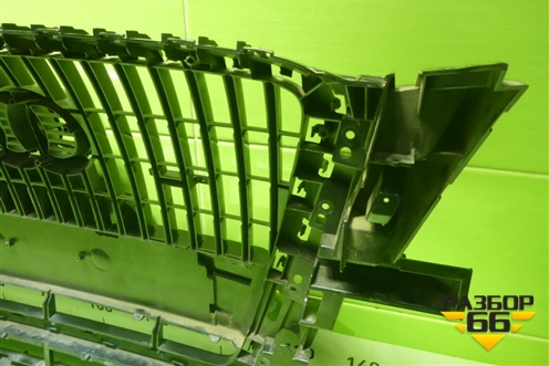 Решетка радиатора (после 2012г под парктроник правый руль) (8R0853651) для Audi Q5 c 2008-2017г (Ку 5)