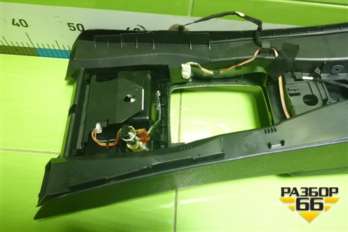 Подлокотник (правый руль) (A2046800150) для Mercedes Benz C-Klass W204 с 2007-2014г (Ц)