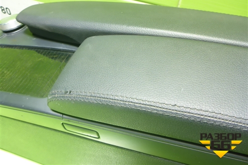 Подлокотник (правый руль) (A2046800150) для Mercedes Benz C-Klass W204 с 2007-2014г (Ц)