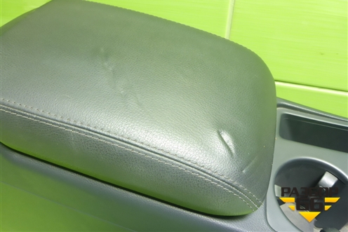 Подлокотник (8K0854981) для Audi A4 (В8) с 2007-2015г (А4)