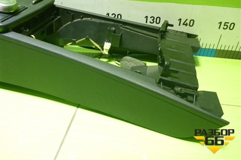 Подлокотник (правый руль) (A2046800150) для Mercedes Benz C-Klass W204 с 2007-2014г (Ц)