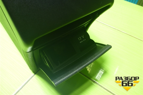 Подлокотник (правый руль) (A2046800150) для Mercedes Benz C-Klass W204 с 2007-2014г (Ц)