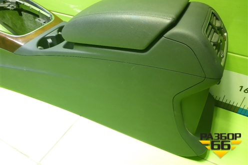 Подлокотник (правый руль) (8R0864981) для Audi Q5 c 2008-2017г (Ку 5)