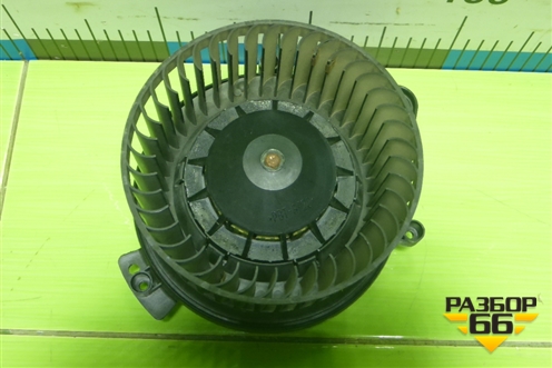 Моторчик отопителя (правый руль) (8E2820021E) для Audi A4 (В7) с 2004-2009г (А4)