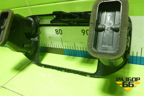 Рамка магнитолы (5M0858071K) для Volkswagen Tiguan с 2007-2011г (Тигуан)