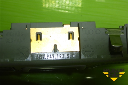 Плафон салонный (4B9947123) для Audi A4 (В6) с 2000-2006г (А4)