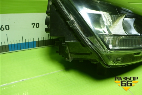 Фара правая (после 2014г галоген) (5L1941016D) для Skoda Yeti с 2009г (Етти)