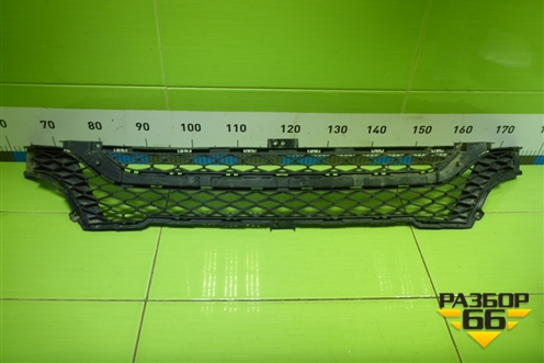 Решетка в передний бампер центральная (Cross) (8450031001) для VAZ Vesta/Веста с 2015г