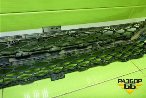 Решетка в передний бампер центральная (Cross) (8450031001) для VAZ Vesta/Веста с 2015г