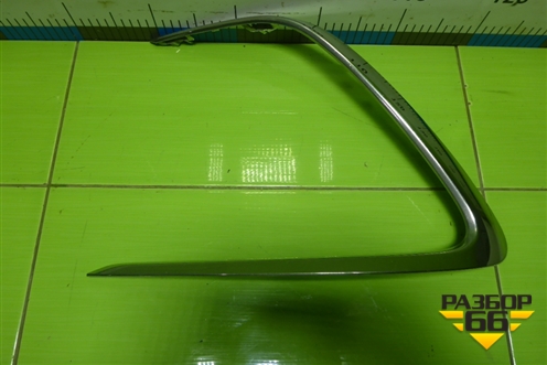 Накладка на решетку переднего бампера левая (5271306240) для Toyota Camry V70 с 2017г (Камри)