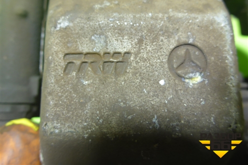 Суппорт передний правый для Mercedes Benz C-Klass W204 с 2007-2014г (Ц)