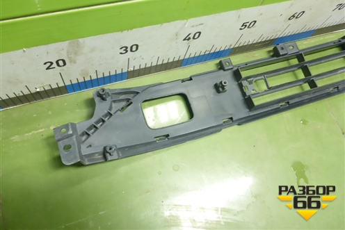 Решетка в передний бампер центральная (602003600AA) для Jaecoo J7 с 2023г (Джей7)