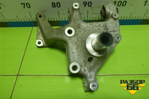 Кулак задний правый (3C0505436F) для Volkswagen Passat (В7) с 2011-2014г (Пассат Б7)