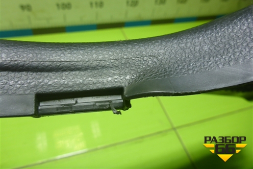 Обшивка стойки центральная нижняя левая (A2046900525) для Mercedes Benz C-Klass W204 с 2007-2014г (Ц)